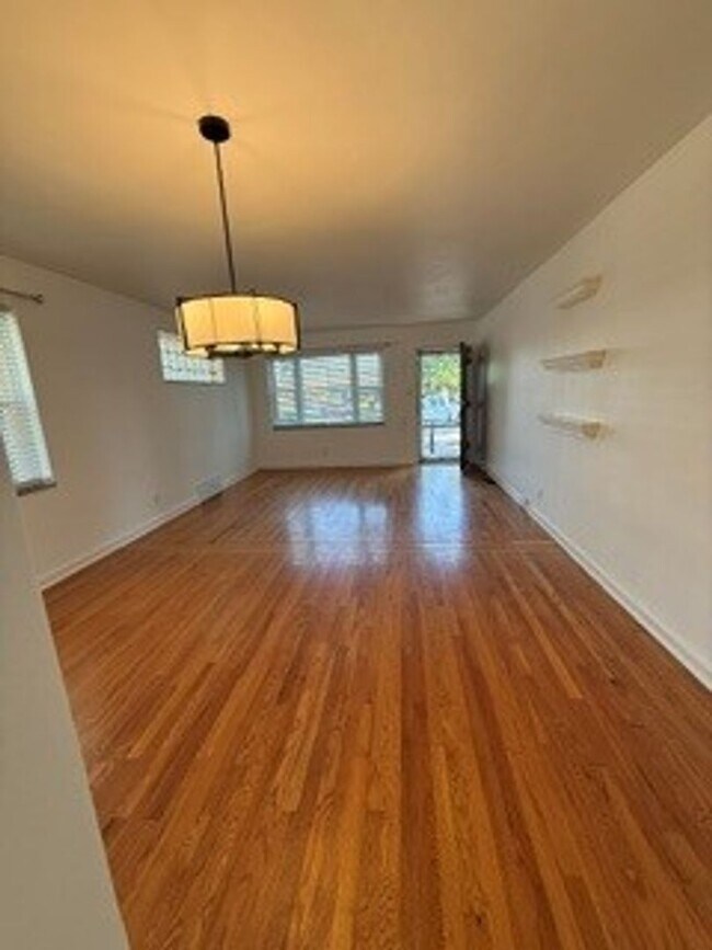 Building Photo - 6264 Sunshine Dr