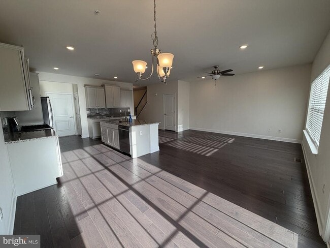 Building Photo - 137 Golden Vale Dr