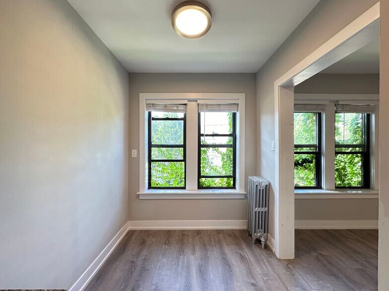 Building Photo - 4644 N Paulina St