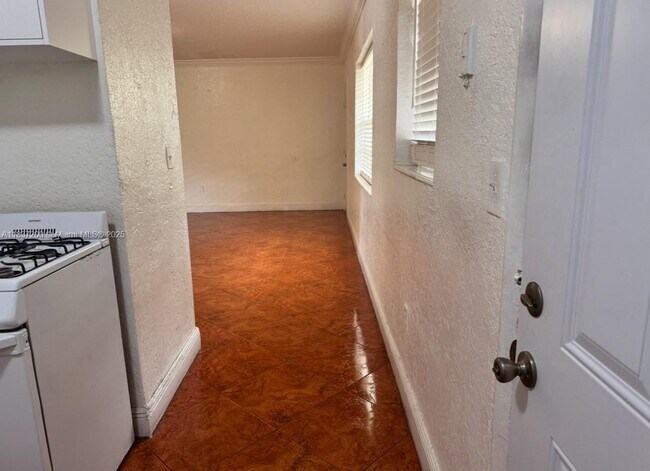 Building Photo - 1230 W 54th St