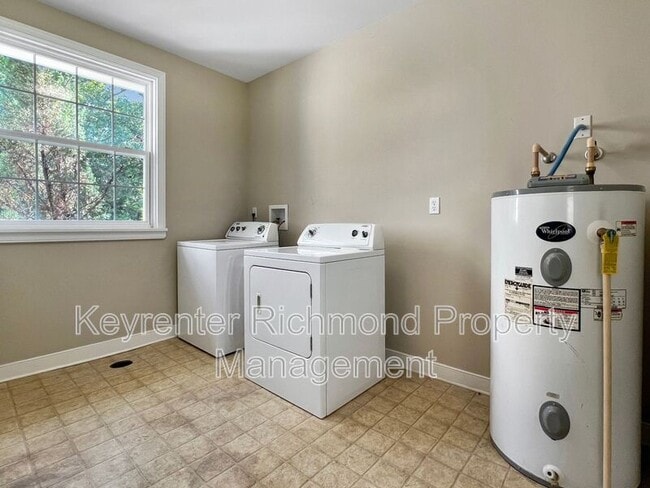 Building Photo - 5509 Swan Dr