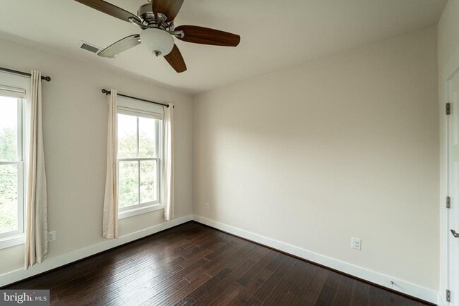 Building Photo - 1333 Powhatan St