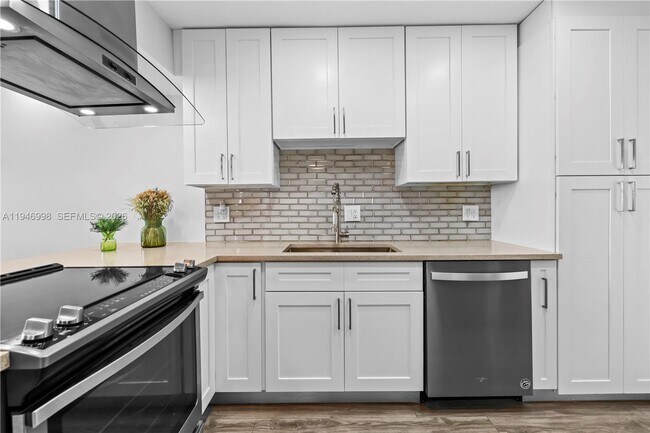 Building Photo - 2661 S Course Dr