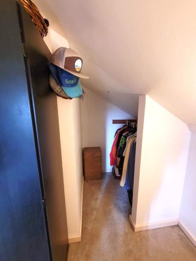 Building Photo - Charming Three Bedroom Home with Large Fen...