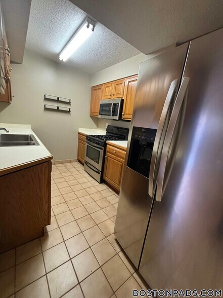 Building Photo - 147 Kelton St