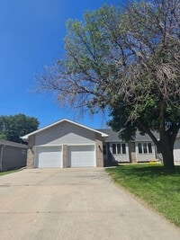 Building Photo - Duplex!