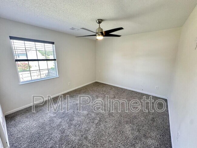 Building Photo - 227 Hardwood Dr