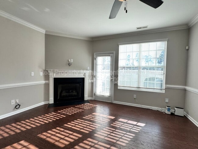 Building Photo - 826 Cupola Dr