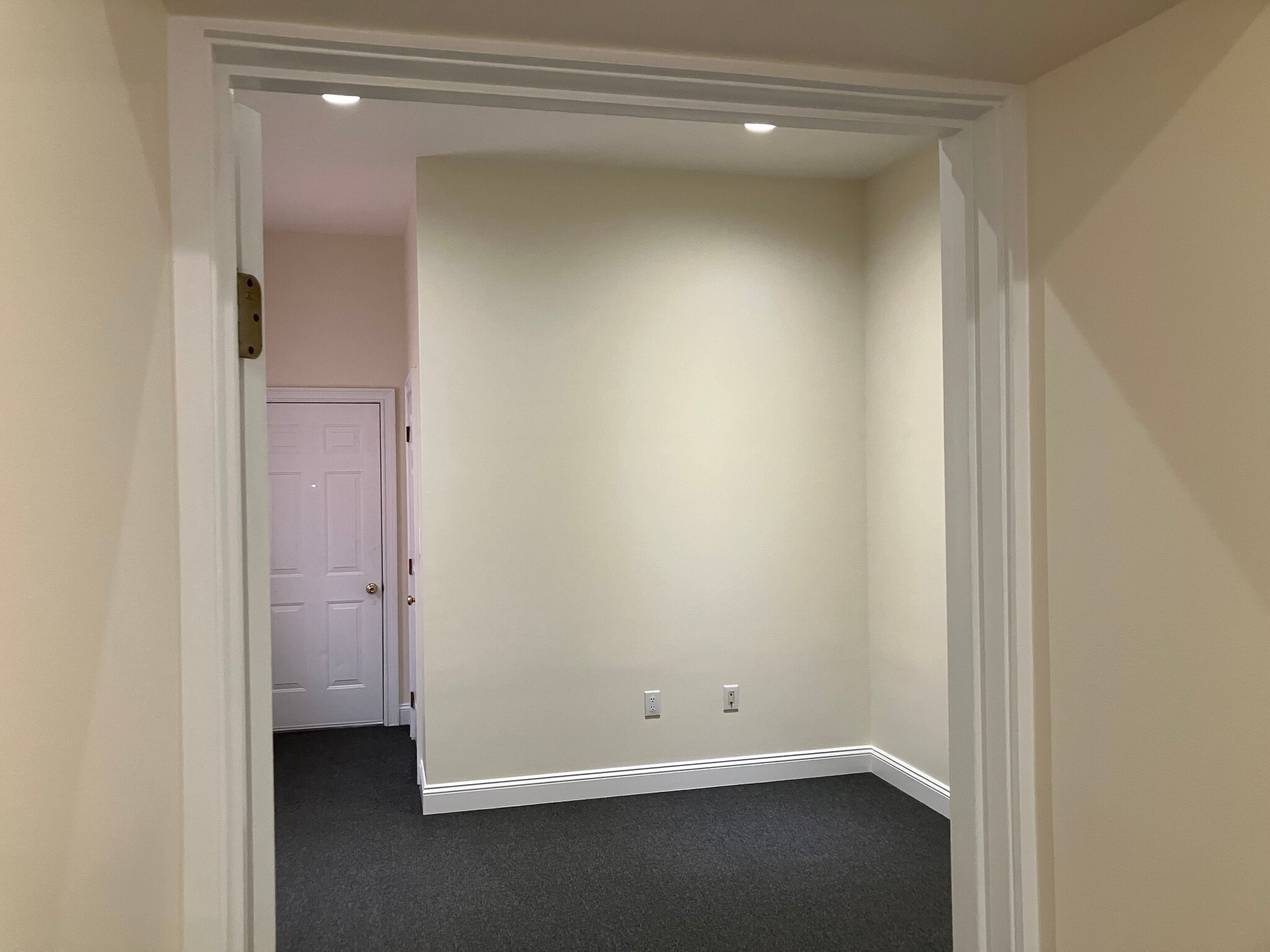 Building Photo - 507 Pine St