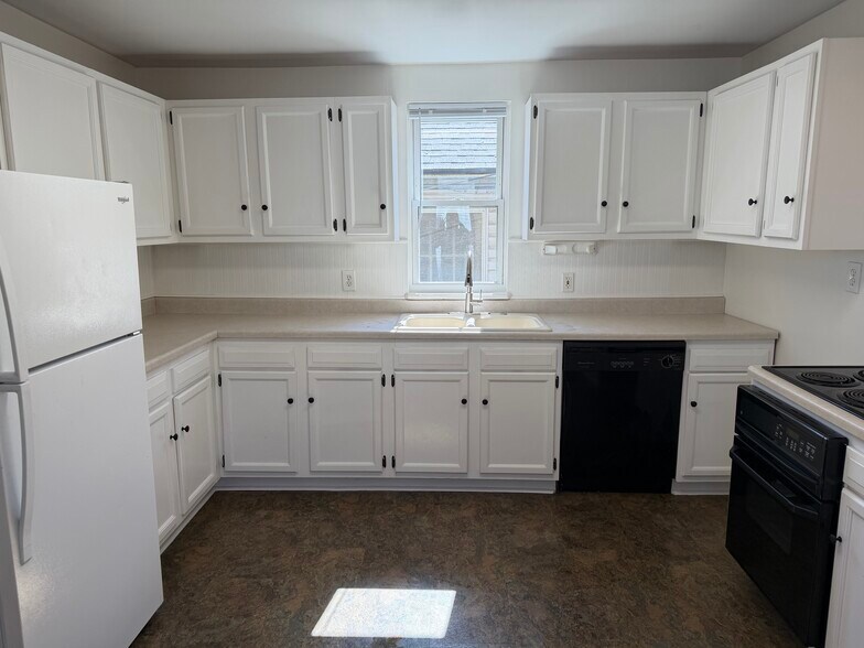 Building Photo - 456 Michigan Ave