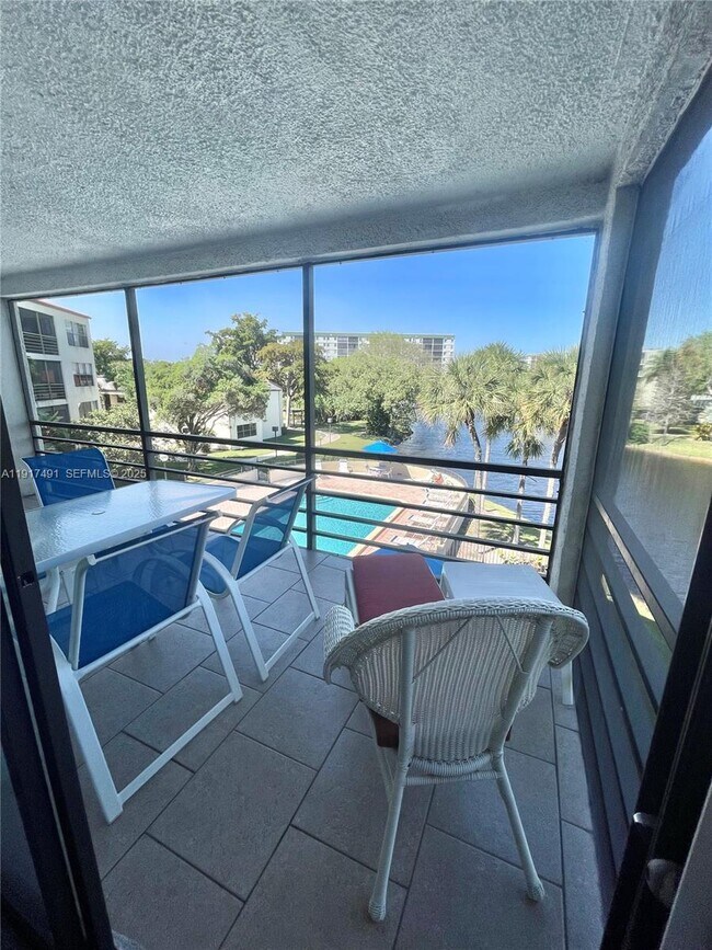 Building Photo - 2309 S Cypress Bend Dr