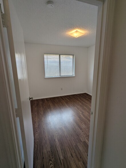 Building Photo - 2410 Cordoba Dr