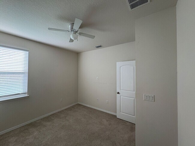 Building Photo - 50% OFF FIRST MONTH RENT* - 5 Bedroom 4 Ba...