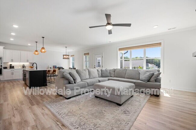Building Photo - 2020 Moonraker Dr