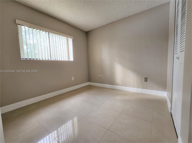 Building Photo - 251 Palm Cir W