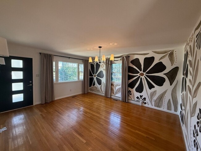 Building Photo - Fantastic Home Near Three Chopt and Patterson Available immediately!