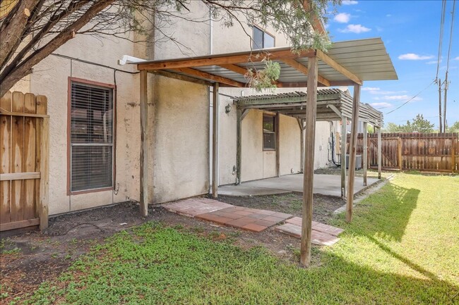 Building Photo - 11205 Willowood Creek Dr