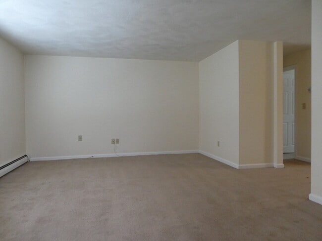 Building Photo - 2 Blueberry Dr