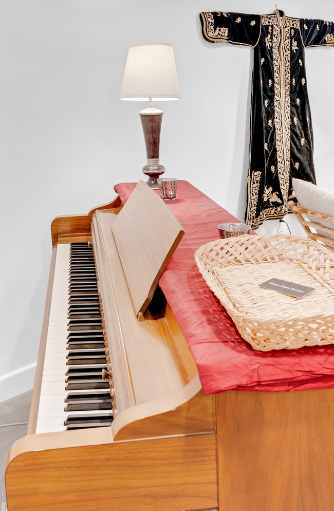 Building Photo - Stunning 3 bed/2bath remodeled home, with full ADU! Pets ok Move in Special!