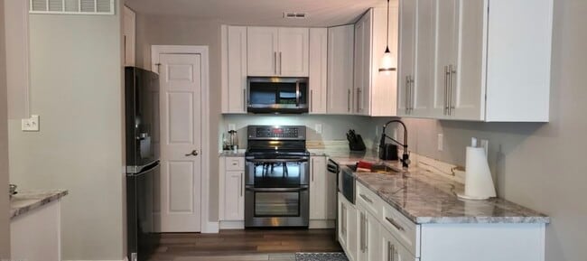 Building Photo - 645 Country Acres Ct