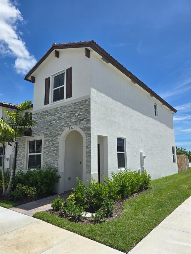 Building Photo - 2819 SE 26th Ave