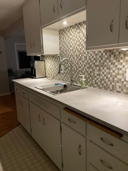 Building Photo - 2401 Birch Ln