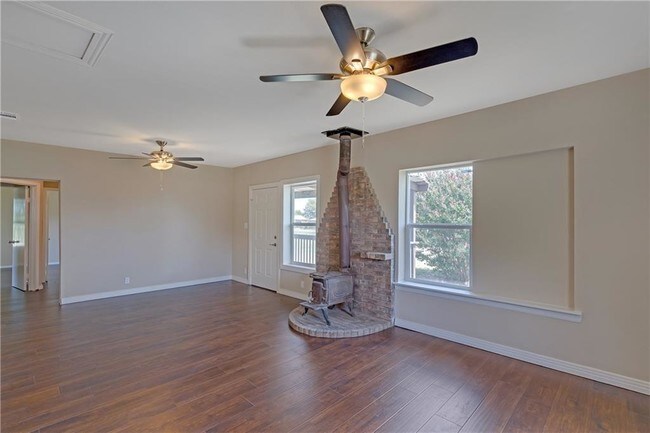 Building Photo - 5753 Blackburn Dr