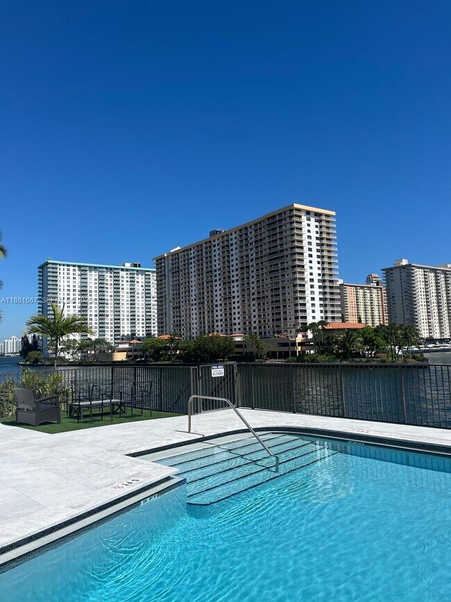 Building Photo - 4000 NE 168th St