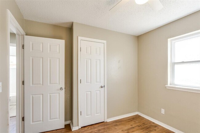 Building Photo - 645 Lloyd Ave