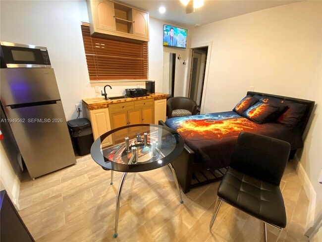 Building Photo - 5060 SW 43rd Terrace