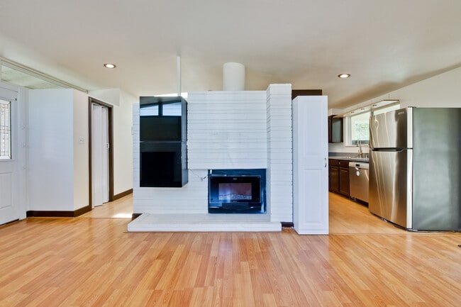 Building Photo - 2782 Sleepy Hollow Ave
