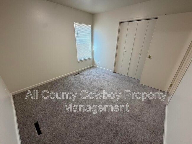 Building Photo - 1145 W Leisher Rd