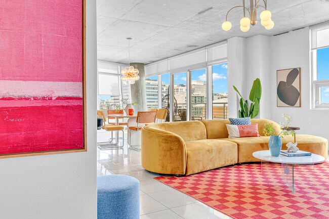 Building Photo - 3256 NE 1st Ave