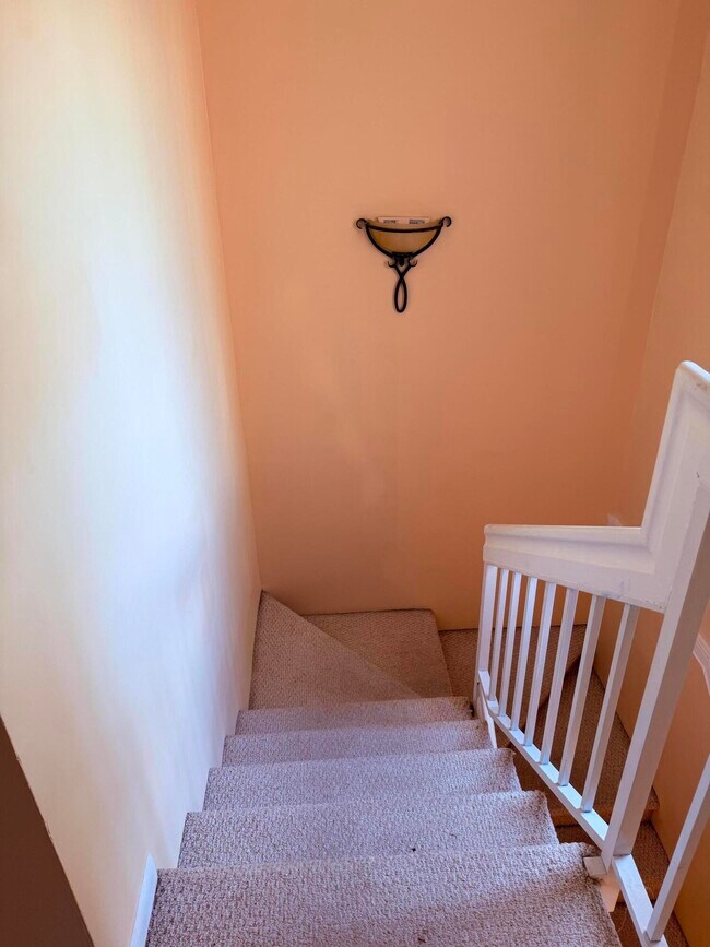 Building Photo - 1040 Lake Shore Dr