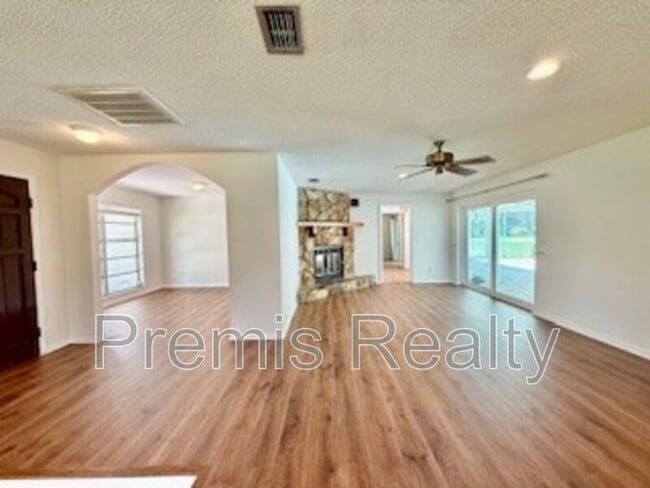 Building Photo - 1770 Braxton Bragg Ln