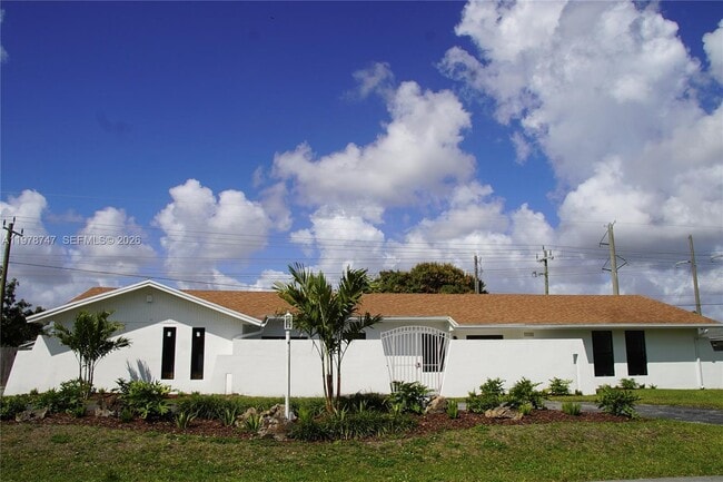 Building Photo - 12504 SW 99th Ave