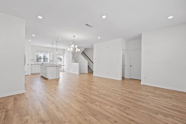 Building Photo - 2730 Harrison Dr