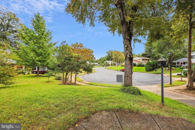 Building Photo - 10004 Dalroy Ct