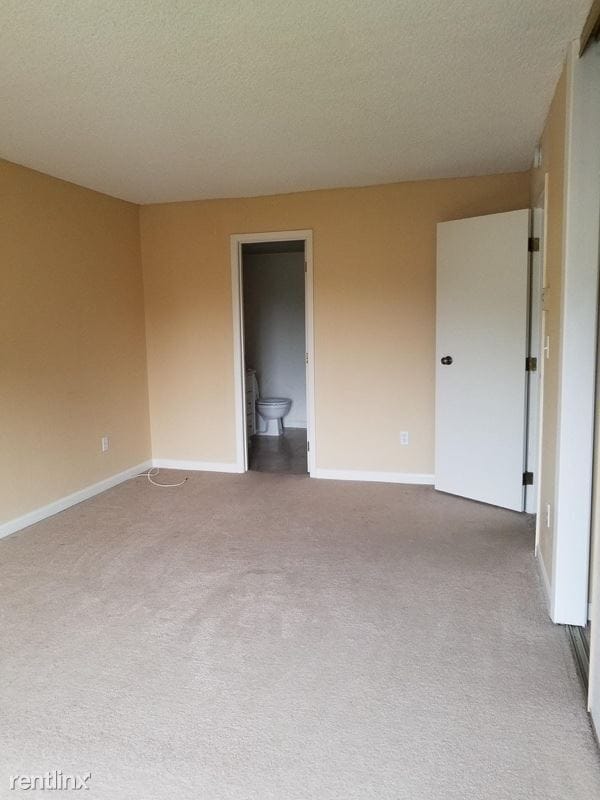 Building Photo - 2 br, 1.5 bath Condo - 5565 E Evergreen Blvd