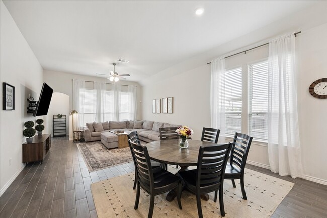 Building Photo - 7331 Mayapple Grove Ln