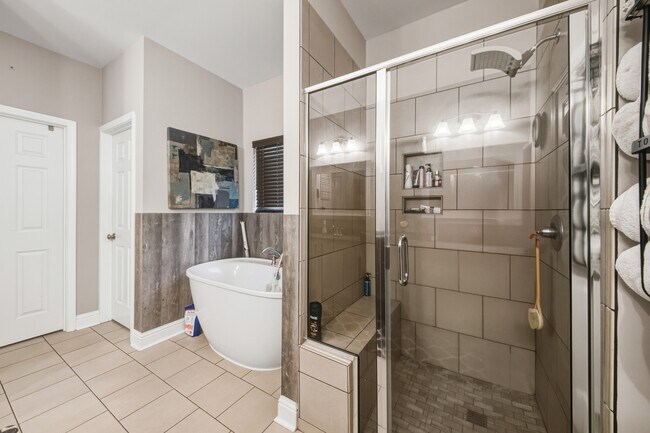 Building Photo - 213 E Peck Blvd