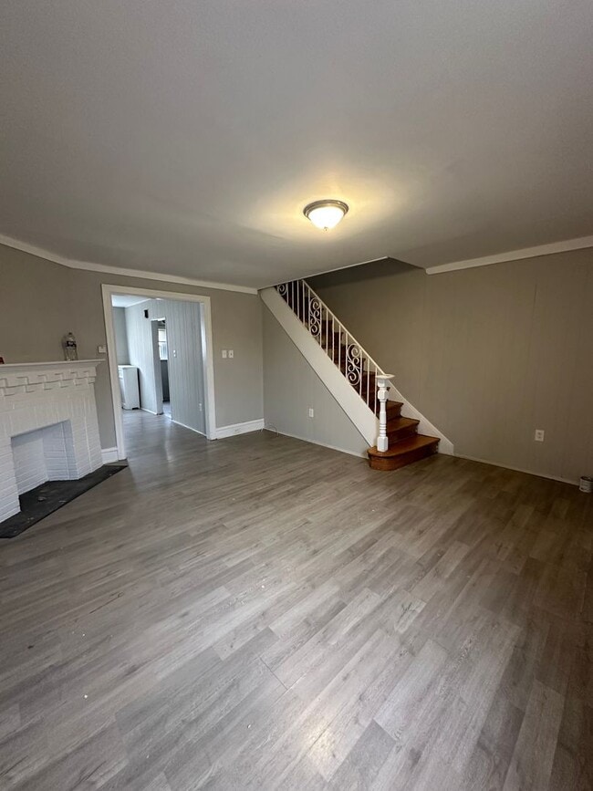 Building Photo - Newly renovated 3 Bedroom house for rent