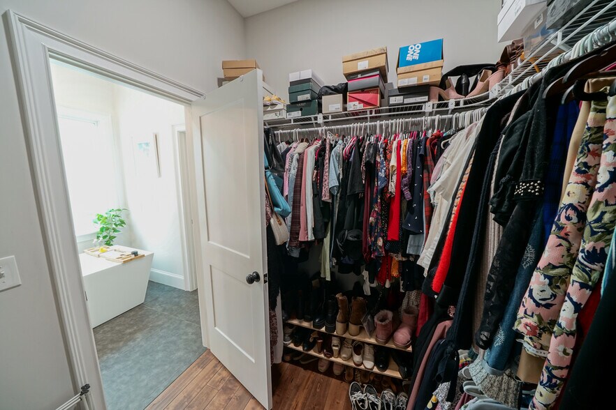 Building Photo - 1227 McAlpine Ave