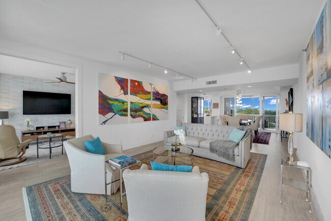 Building Photo - 4114 W Palm Aire Dr