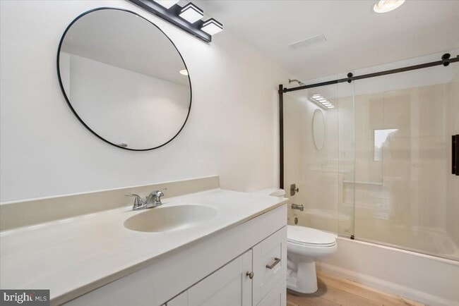 Building Photo - 3800 Powell Ln