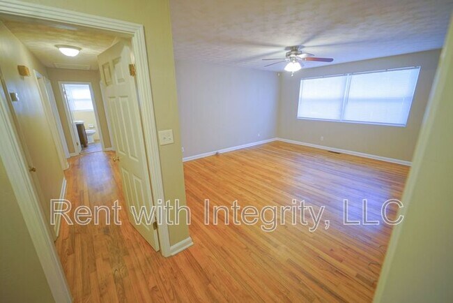 Building Photo - 1804 Skyland Dr