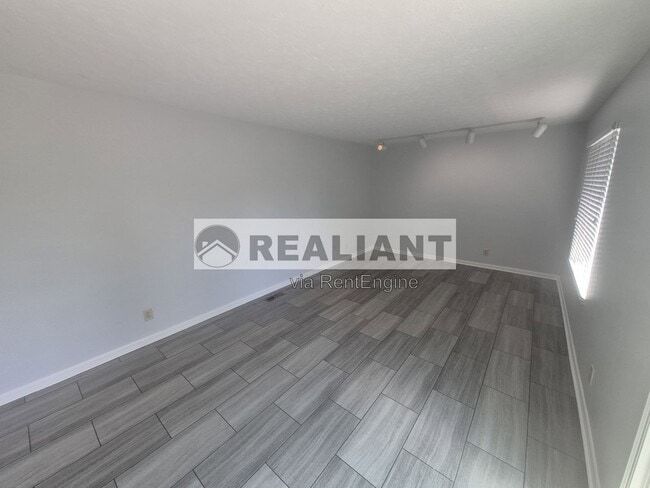 Building Photo - 1725 Promontory Dr