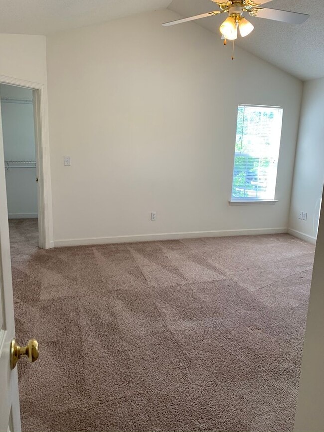 Building Photo - 128 Clusters Cir