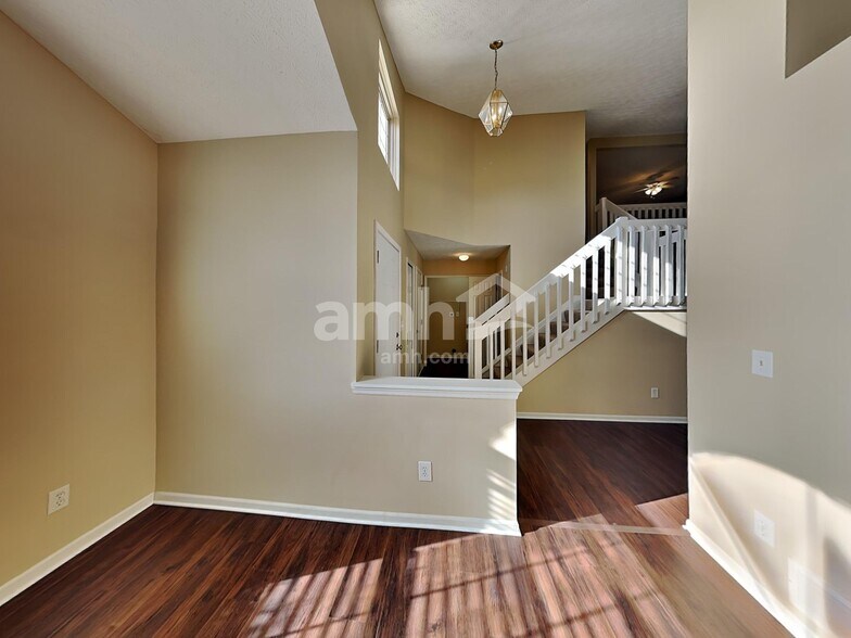 Building Photo - 5444 Winchester Cathedral Dr