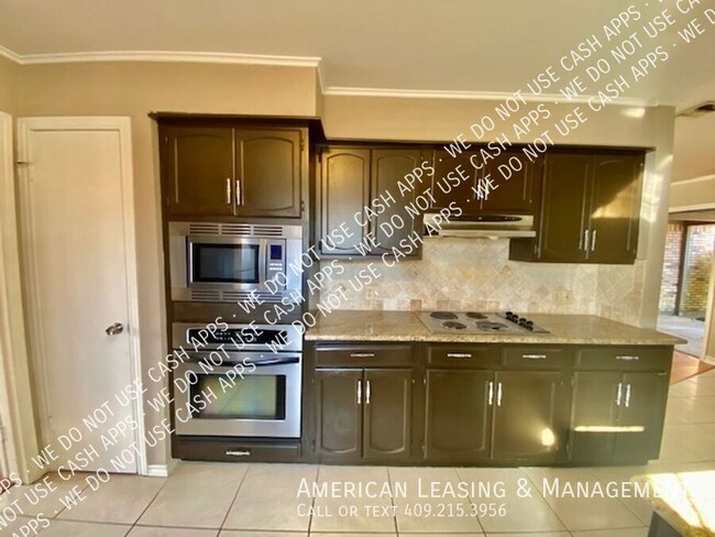 Building Photo - 8 La Costa Cir